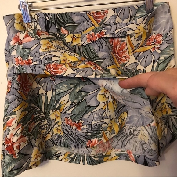 𝅺WOMEN’S medium floral mini.  Zara Trafaluc Collection. - Picture 2 of 5
